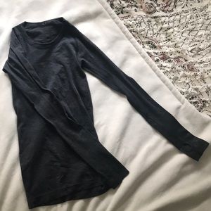 Long sleeve gray Lululemon Swiftly shirt
